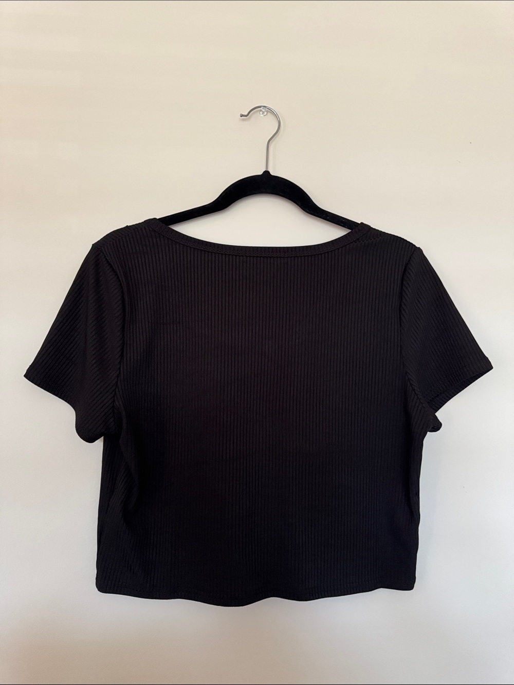 ROMWE Black Ribbed Button-Front Crop Top - Picture 5 of 5